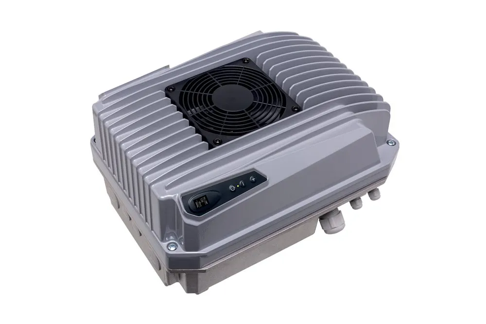 Variador de frecuencia Nastec MIDA de carcasa gris con aletas de disipación y ventilador
